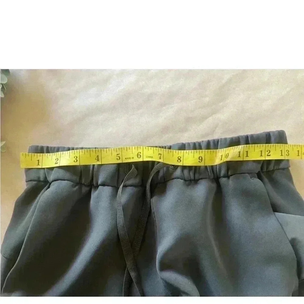 Lululemon On The Fly Pant 28" Olive
Size 2 - Picture 11 of 12